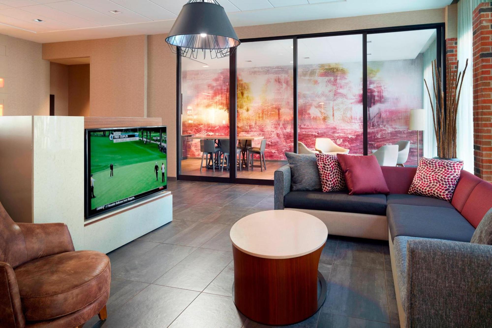 Courtyard By Marriott Lagrange Hotell Eksteriør bilde