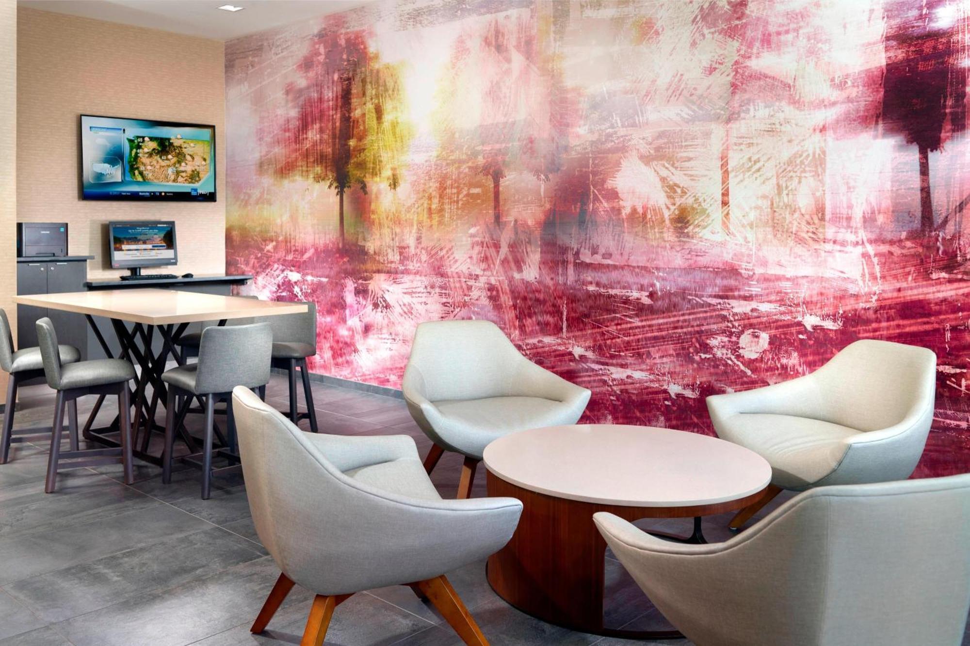 Courtyard By Marriott Lagrange Hotell Eksteriør bilde
