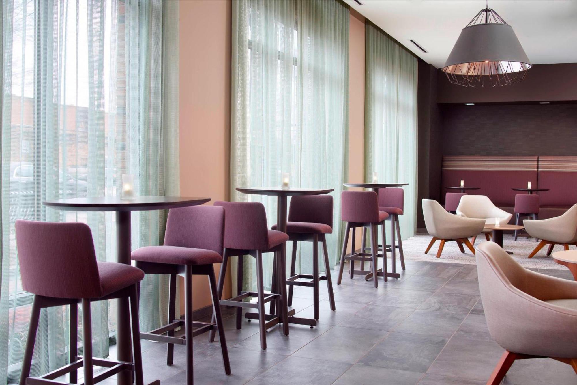 Courtyard By Marriott Lagrange Hotell Eksteriør bilde