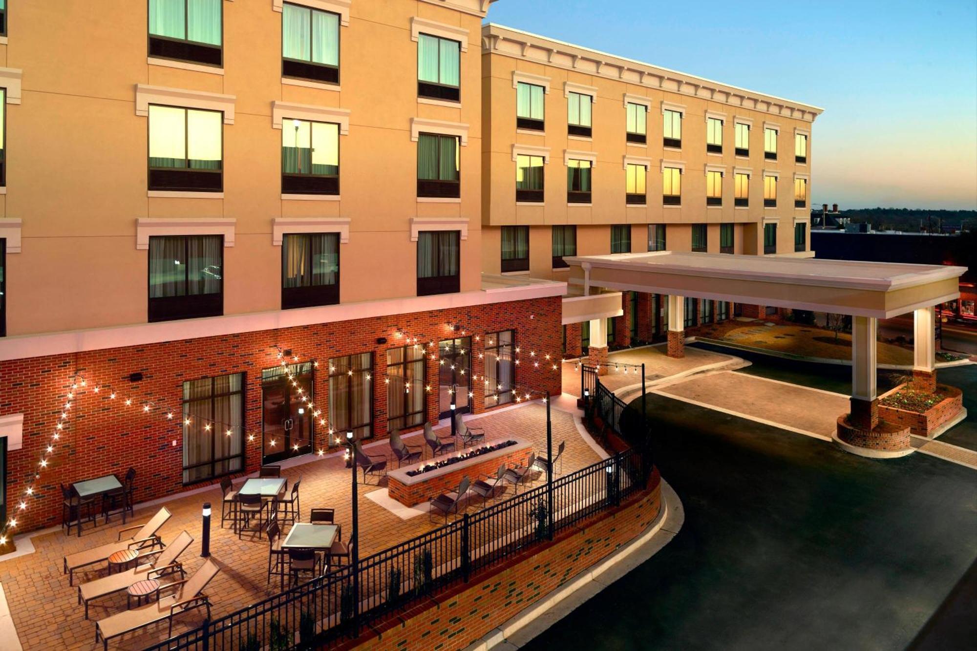 Courtyard By Marriott Lagrange Hotell Eksteriør bilde