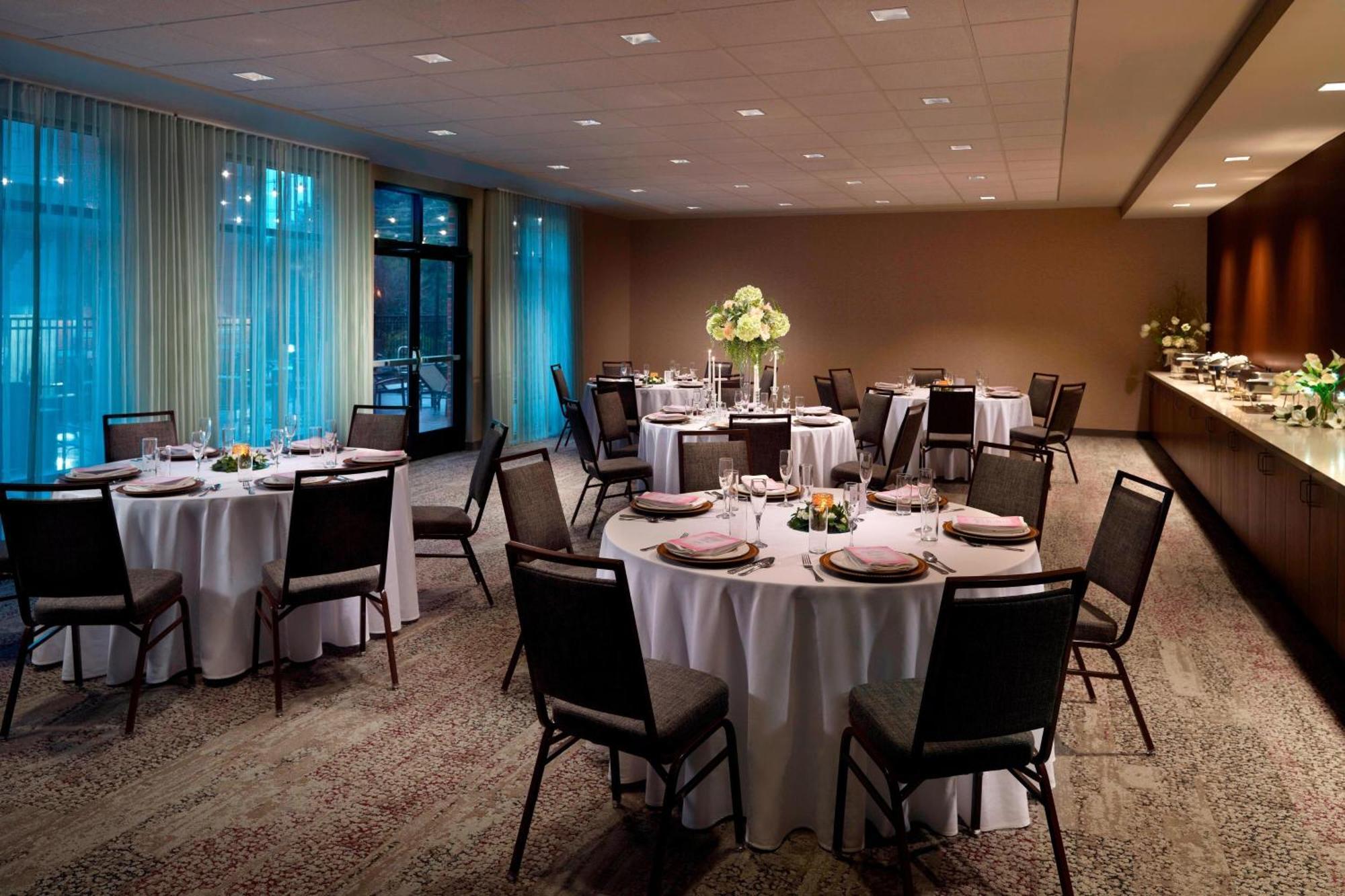 Courtyard By Marriott Lagrange Hotell Eksteriør bilde