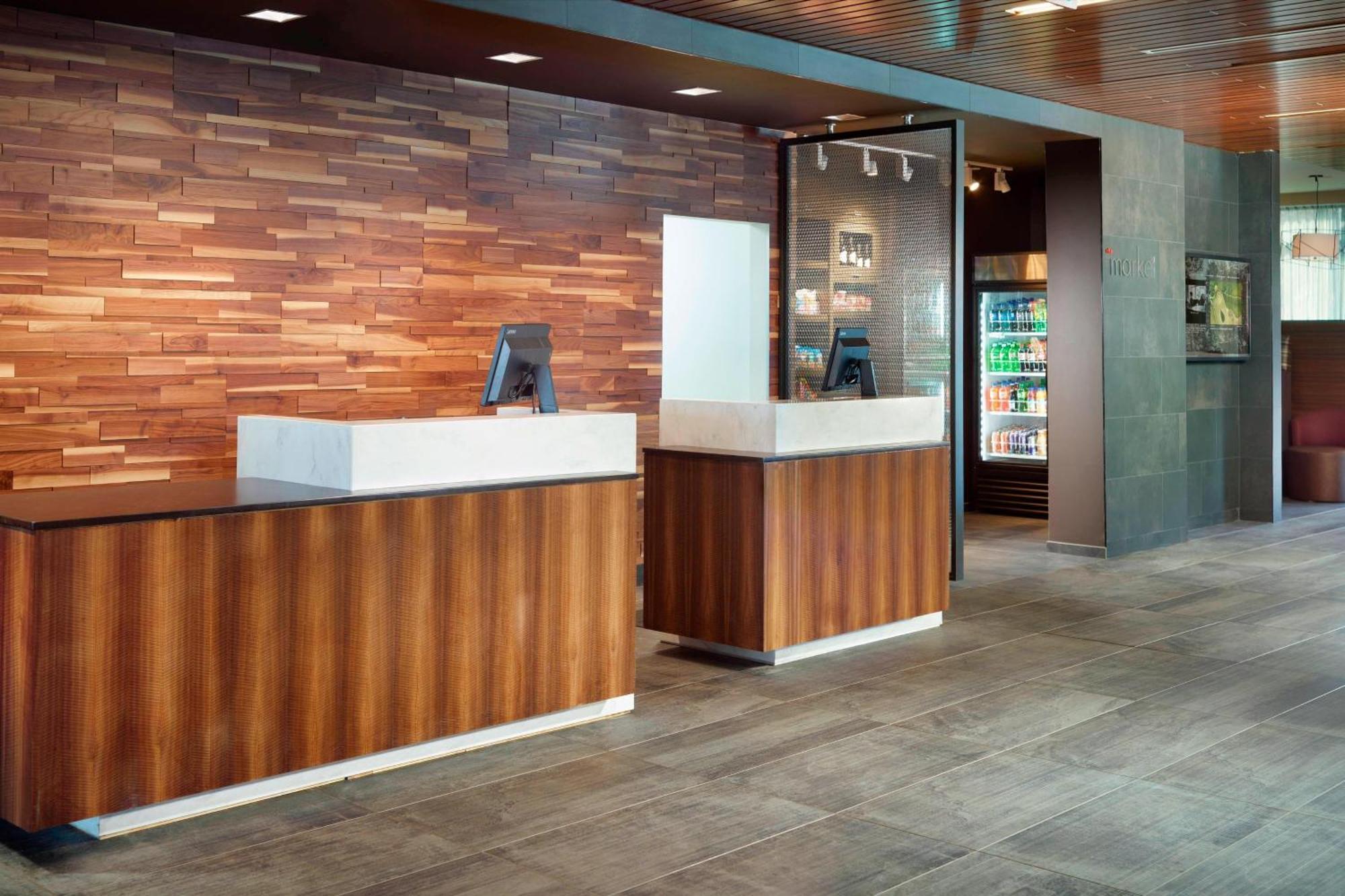 Courtyard By Marriott Lagrange Hotell Eksteriør bilde